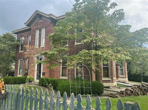 the royal family zanesville ohio|zillow zanesville ohio.